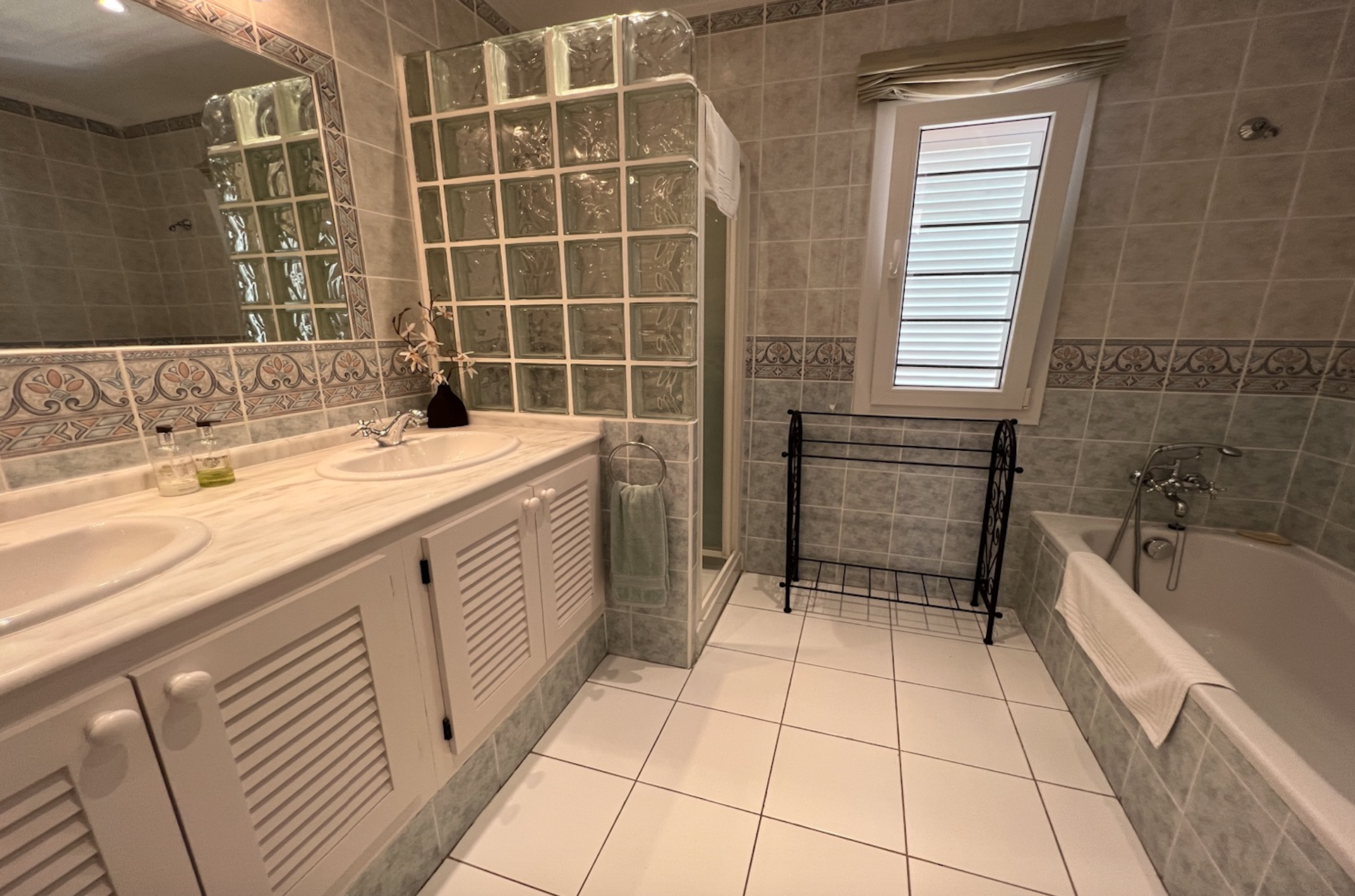 resa estates villa for sale ibiza tourist license bathroom2.jpg